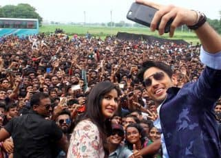 Hey Katrina Kaif fans, avoid this annoying habit while taking a selfie with the diva Hey Katrina Kaif fans, avoid this annoying habit while taking a selfie with the diva