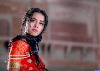Rishta Likhenge Hum Naya Trailer: Tejasswi Prakash's fierce avatar will make you want to give Pehredaar Piya Ki's sequel another chance - Watch Video Rishta Likhenge Hum Naya Trailer: Tejasswi Prakash's fierce avatar will make you want to give Pehredaar Piya Ki's sequel another chance - Watch Video