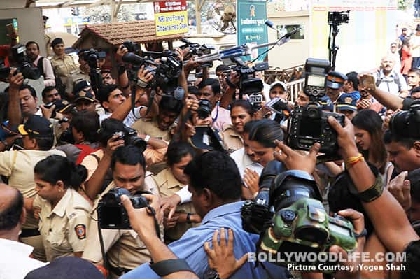 deepika visit sidhivinayak temple today noon (10)