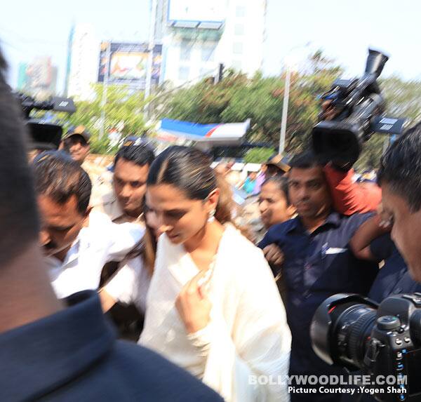 deepika visit sidhivinayak temple today noon (3)