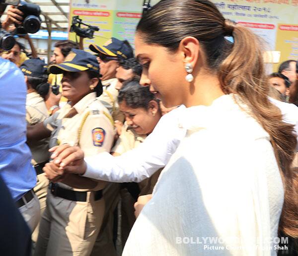 deepika visit sidhivinayak temple today noon (7)