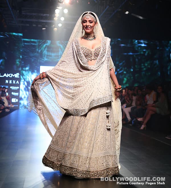 Sushmita-Sen-(2) - Copy