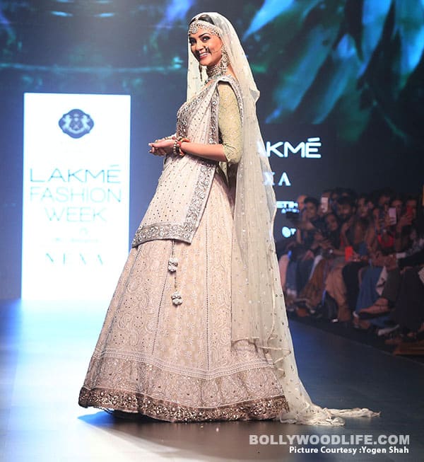 Sushmita-Sen-(5) - Copy