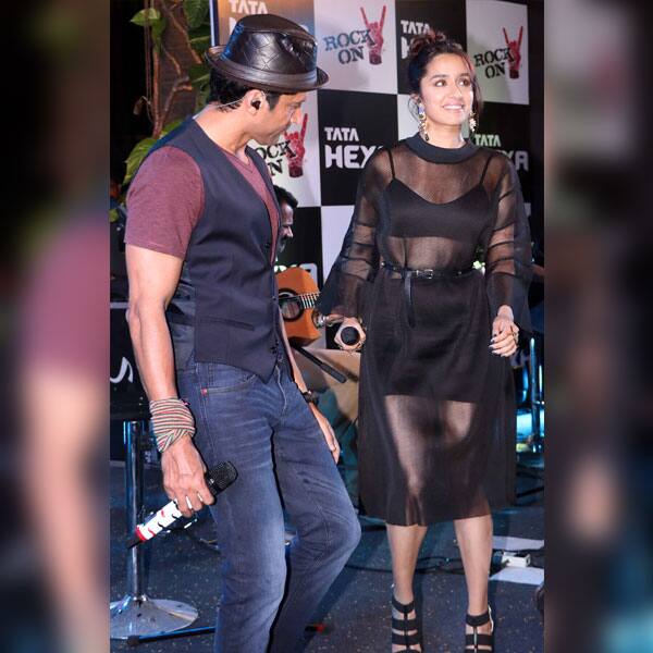 Farhan Akhtar can't take his eyes off Shraddha Kapoor