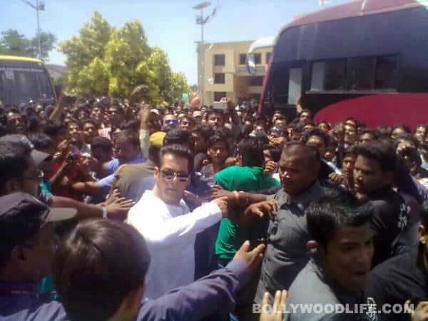 Salman-Khan-crowd