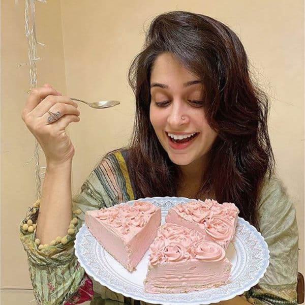 Kahaan Hum Kahaan Tum Actress Dipika Kakar Ibrahim Bakes Delicious