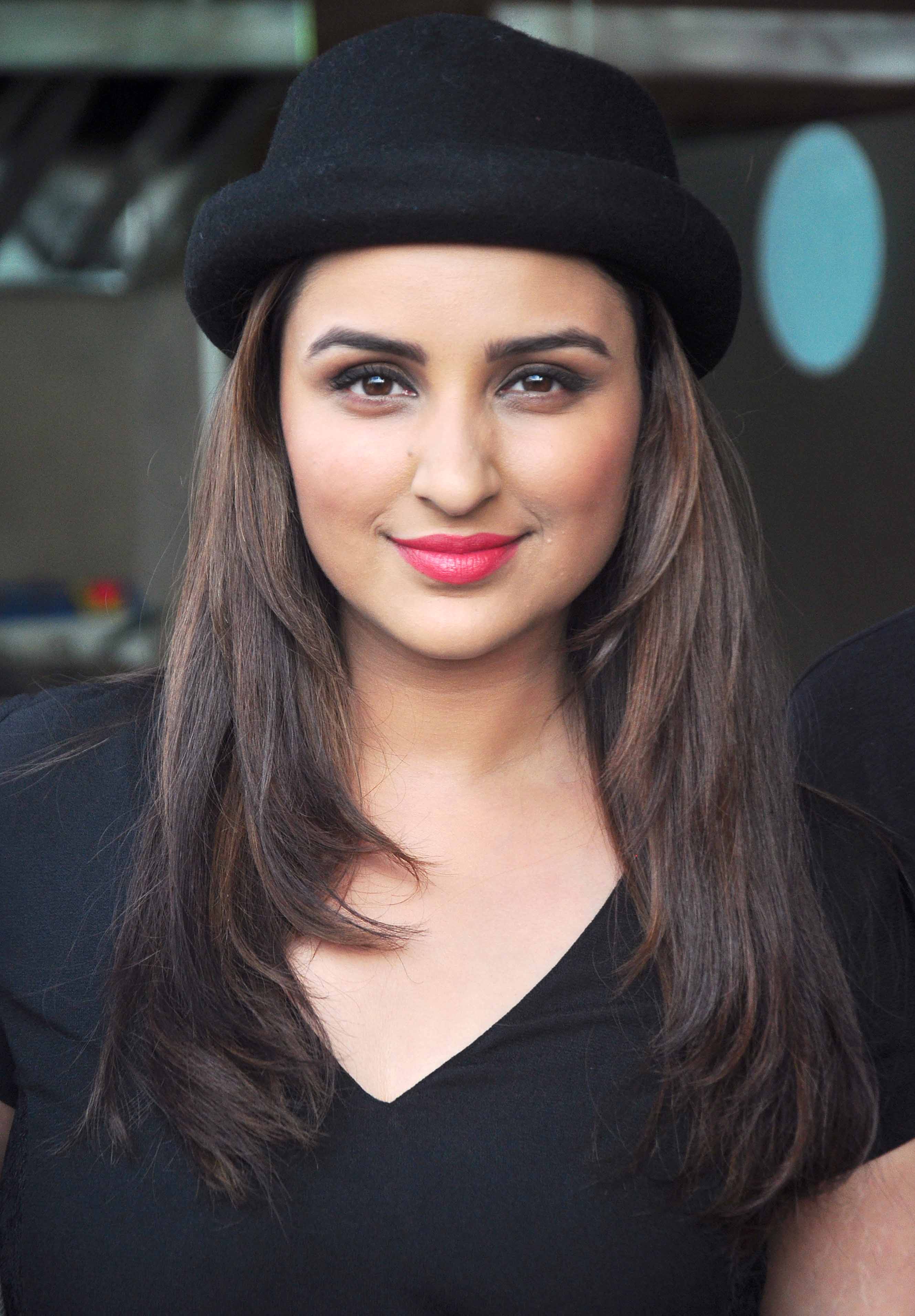 Parineeti Chopra Inaugurates The Mugshot Reloaded Lounge Owned By ...