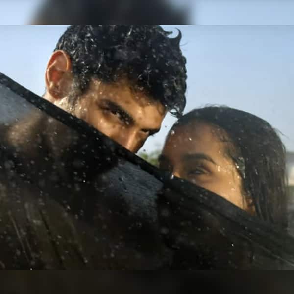 Aditya Roy Kapur and Shraddha Kapoor tease us while romancing each other in rain