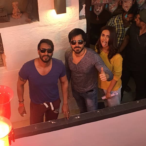 Ajay Devgn, Emraan Hashmi and Esha Gupta wrap up the first day of Baadshaho's Jodhpur schedule