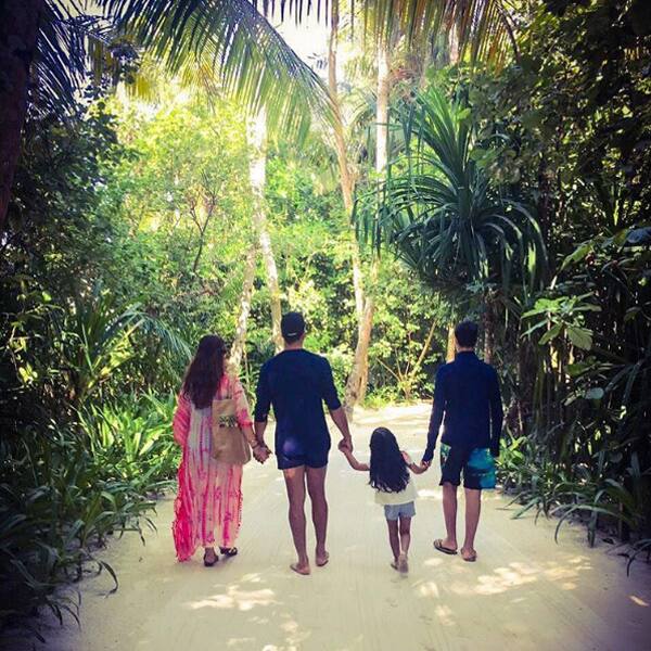 Akshay Kumar and family taking one last stroll in Maldives before they flew back home