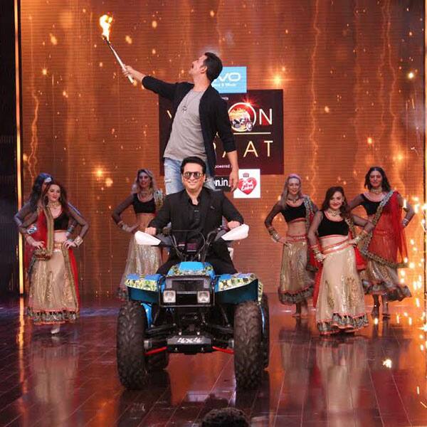 Akshay Kumar and Sajid Nadiadwala make a dhamakedar entry on Yaroon Ki Baraat's grand finale Akshay Kumar and Sajid Nadiadwala make a dhamakedar entry on Yaroon Ki Baraat's grand finale