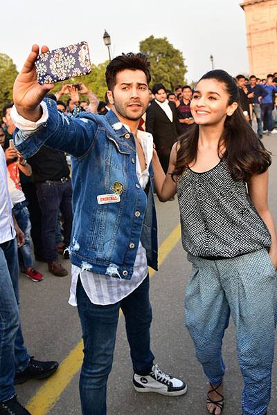 Alia Bhatt and Varun Dhawan’s selfie session
