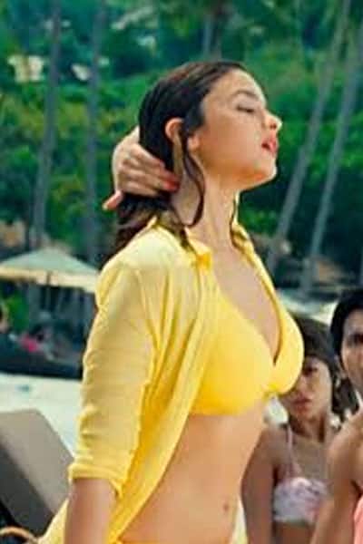 Alia Bhatt clicked in printed bikini at beach