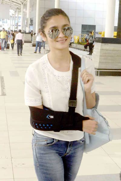 Alia Bhatt Spotted At The Airport 5