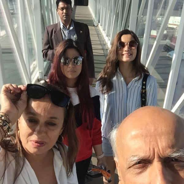 Alia Bhatt's family photo at Maldives will make you go Awww