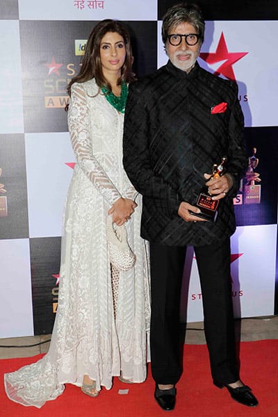 Amitabh Bachchan and Shweta Nanda on the red carpet during Star Screen Awards 2016