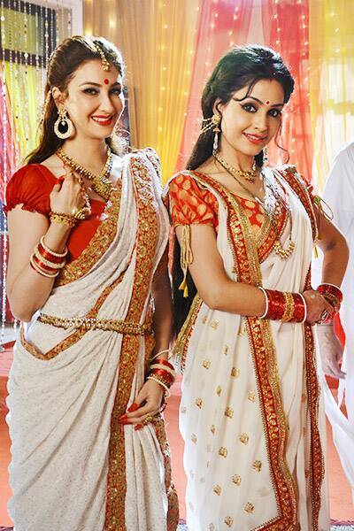 Angoori and Anita Bhabhi will be seen mesmerizing their husbands on Bhabhi Ji Ghar Par Hain