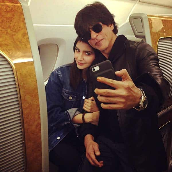 http://st1.bollywoodlife.com/wp-content/uploads/photos/anushka-sharma-and-shah-rukh-khans-this-picture-is-too-cute-to-handle-201707-1030918.jpg