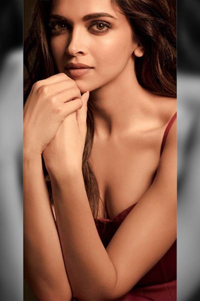 Deepika Padukone looks extremely sensual in this still