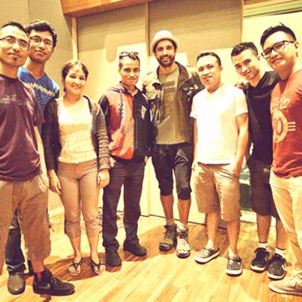 Farhan Akhtar with other crew members of Rock On 2