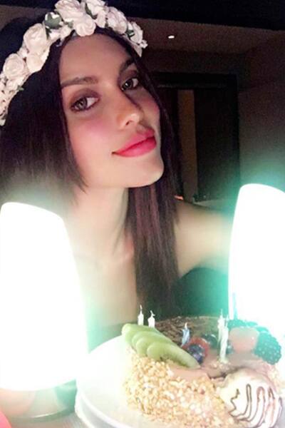 Gizele Thakral with her birthday cake
