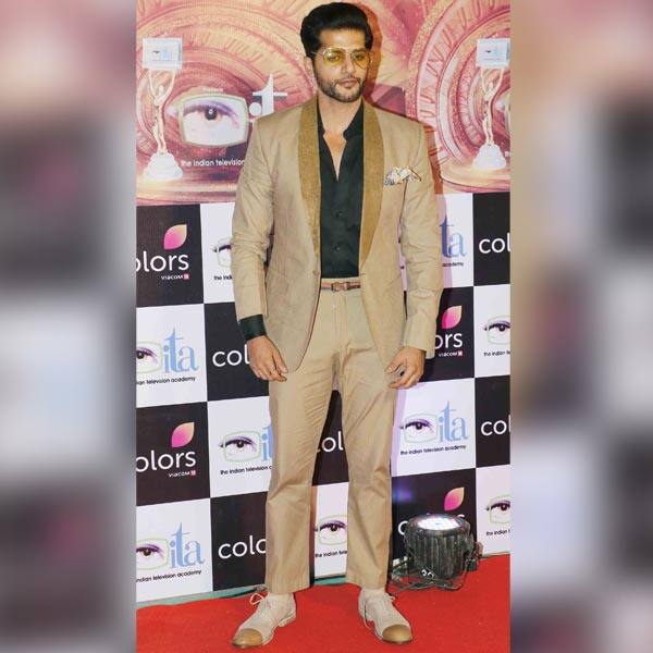ITA Awards 2016 Red Carpet: Karanvir Bohra aka Rocky of Naagin 2 poses for a click.