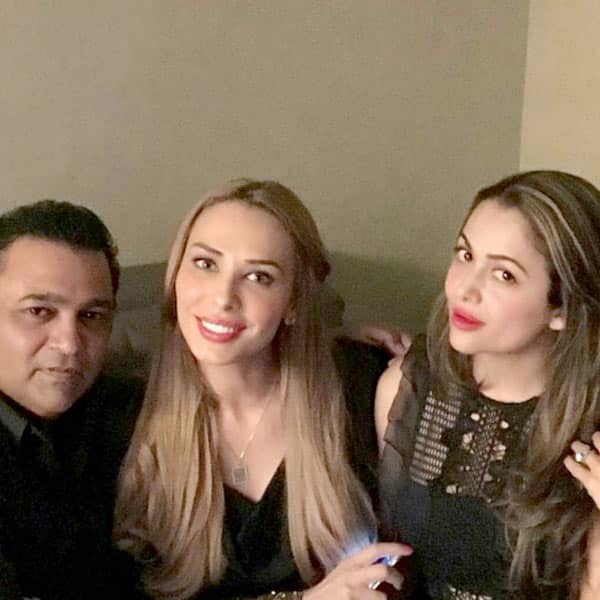 Iulia Vantur and Amrita Arora bond at Salim Khans birthday bash