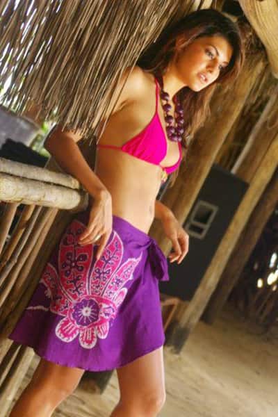 Jacqueline Fernandez is giving us Hawaiian vibes in that hot bikini top and skirt