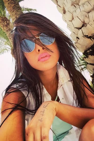 Jamai Raja girl Nia Sharma clicked a selfie on a her Dubai trip Jamai Raja girl Nia Sharma clicked a selfie on a her Dubai trip