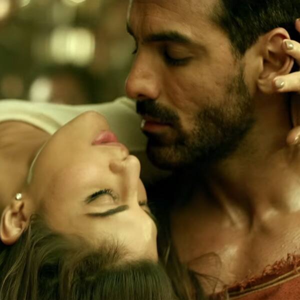 John Abraham and <b>Jacqueline&#39;s still</b> from &#39;Sau Tarah Ke&#39; song of &#39;Dishoom&#39; - john-abraham-and-jacquelines-still-from-sau-tarah-ke-song-of-dishoom-201606-738324