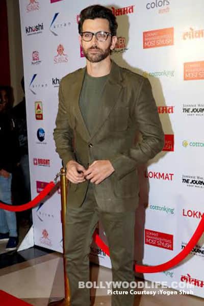 Kaabil star Hrithik Roshan looks dapper in the military green suit