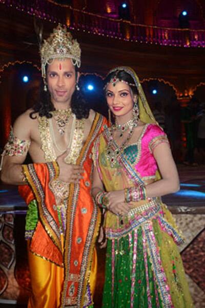 Karan Singh Grover as Krishna and Bipasha Basu as Radha