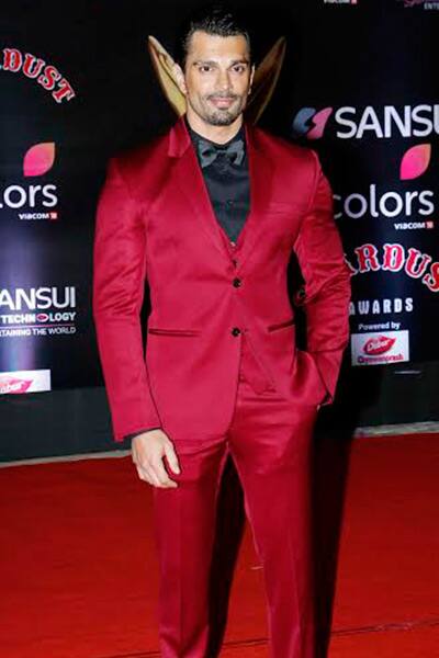 Karan Singh Grover looks superhot as he pulls off a red suit at the Stardust awards