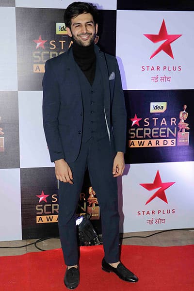 Kartik Aaryan on the red carpet during the Star Screen Awards 2016