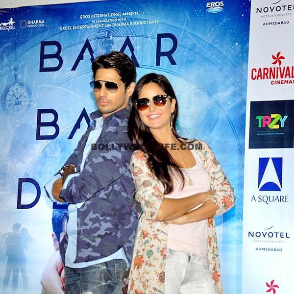 Katrina Kaif and Sidharth Malhotra posing for cameras
