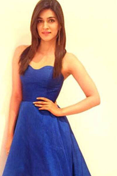 kriti sanon in blue kurti