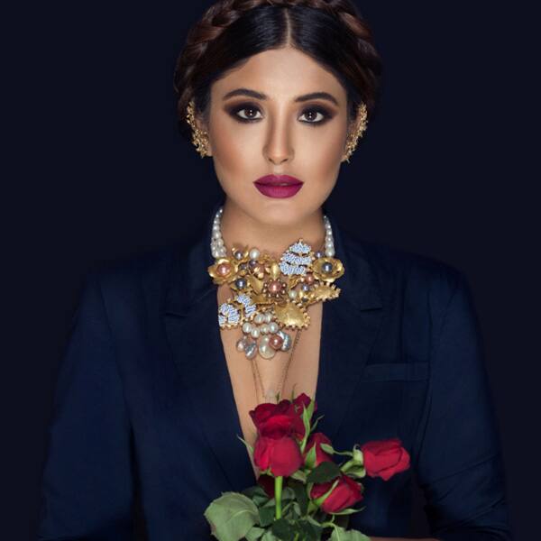 Kritika Kamra clicked with red roses during her shoot