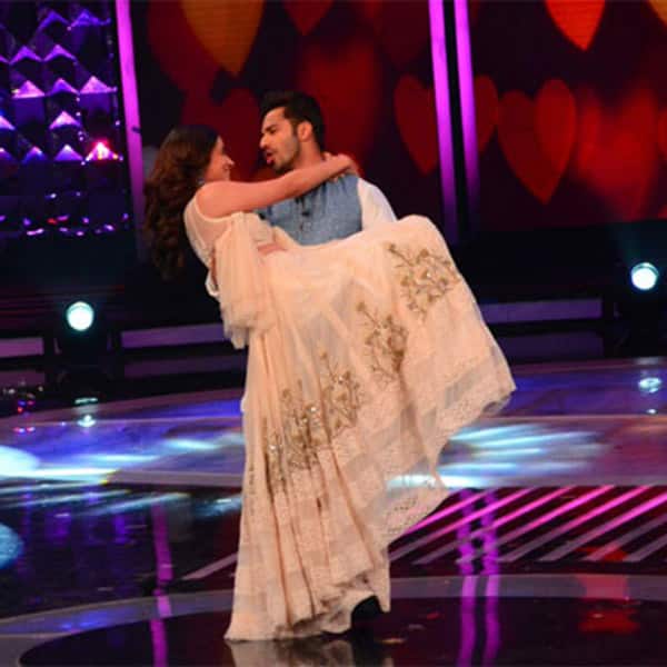 Leave Varun Dhawan and Alia Bhatt on their own! They are lost in each other
