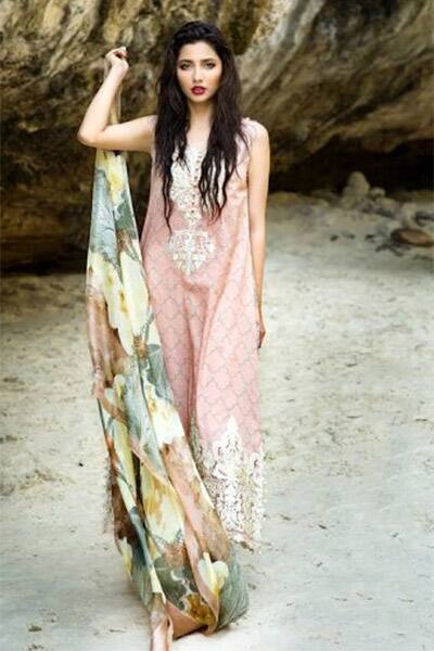 Mahira Khan's this outfit and looks can make any boy go weak at his knees