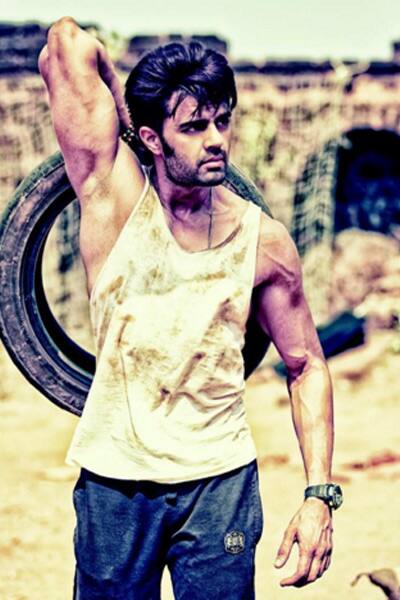 Check out pics of Manish Paul’s transformed body which Hrithik Roshan