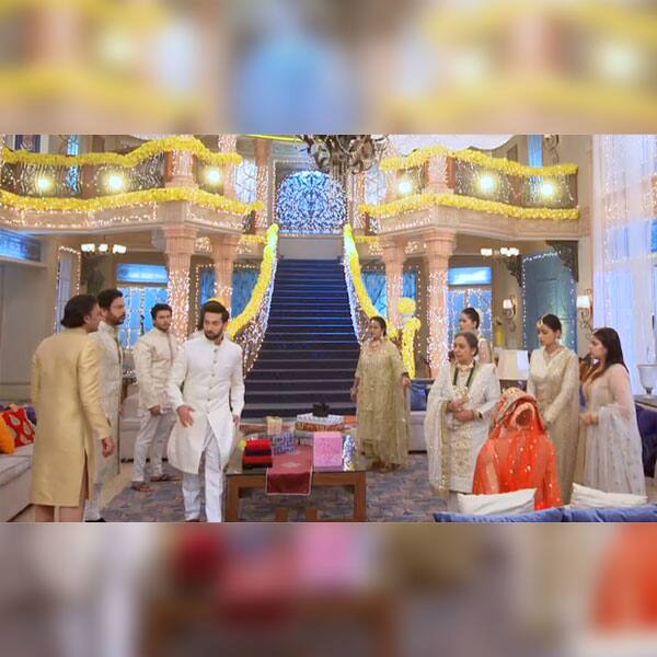 Mrs.Oberoi blames Anika for being greedy and doing this marriage