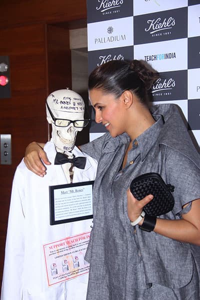 Neha Dupia with a dummy at Kiehl’s event