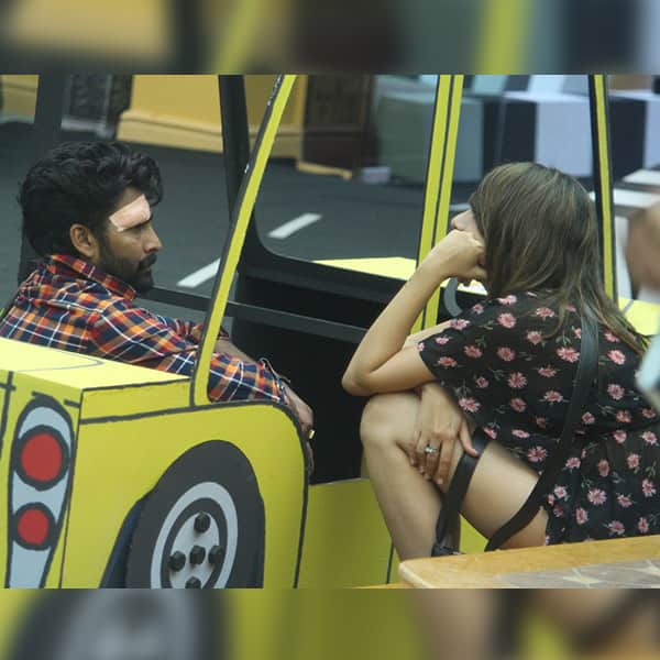 Nitibha tries to emotionally sway Manveer to get his points