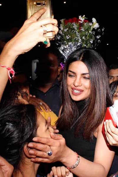 Priyanka Chopra returns to India to spend New Year’s with family and friends Priyanka Chopra returns to India to spend New Year’s with family and friends
