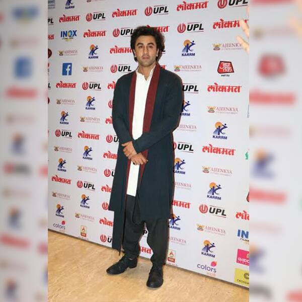 Ranbir Kapoor looks dapper in the indo-western attire for the award show
