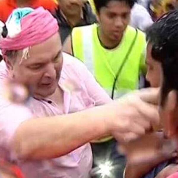 Rishi Kapoor manhandles a journalist during Ganesh Visarjan and clippings of the incident went viral on the internet