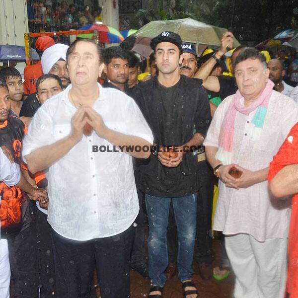 Rishi Kapoor was accompanied to the Visarjan by his brothers Randhir and Rajiv and son Ranbir