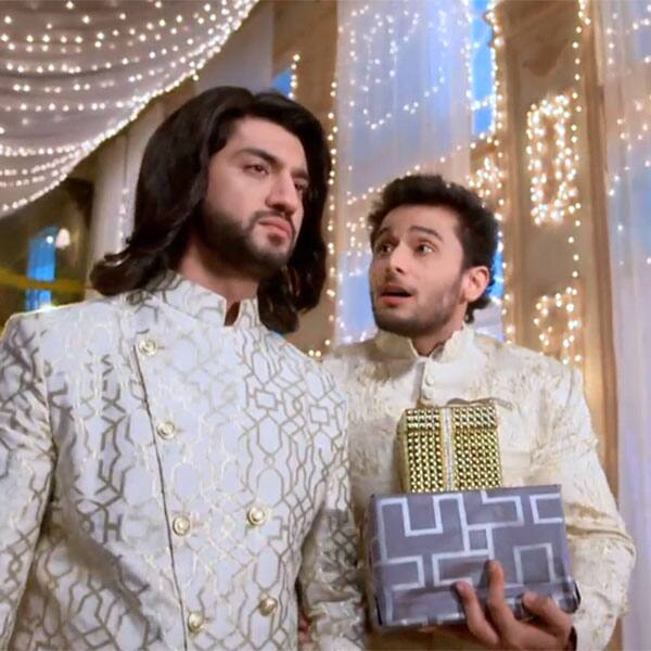 Rudra and Om go to meet Shivaay and Tia at night