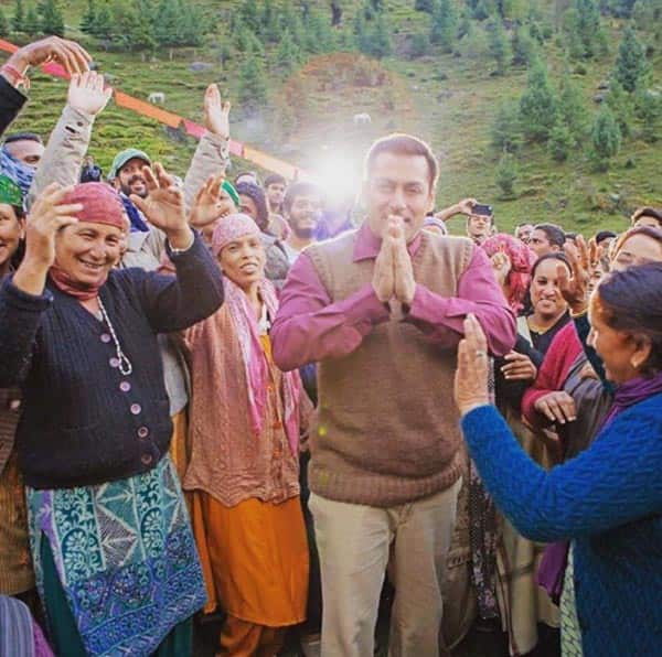 Salman Khan poses with the locals in Manali as they dance around in joy.