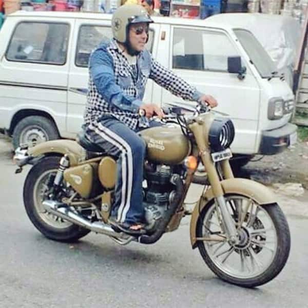 Salman Khan was seen riding a Royal Enfield on the streets of Manali while shooting for Tubelight